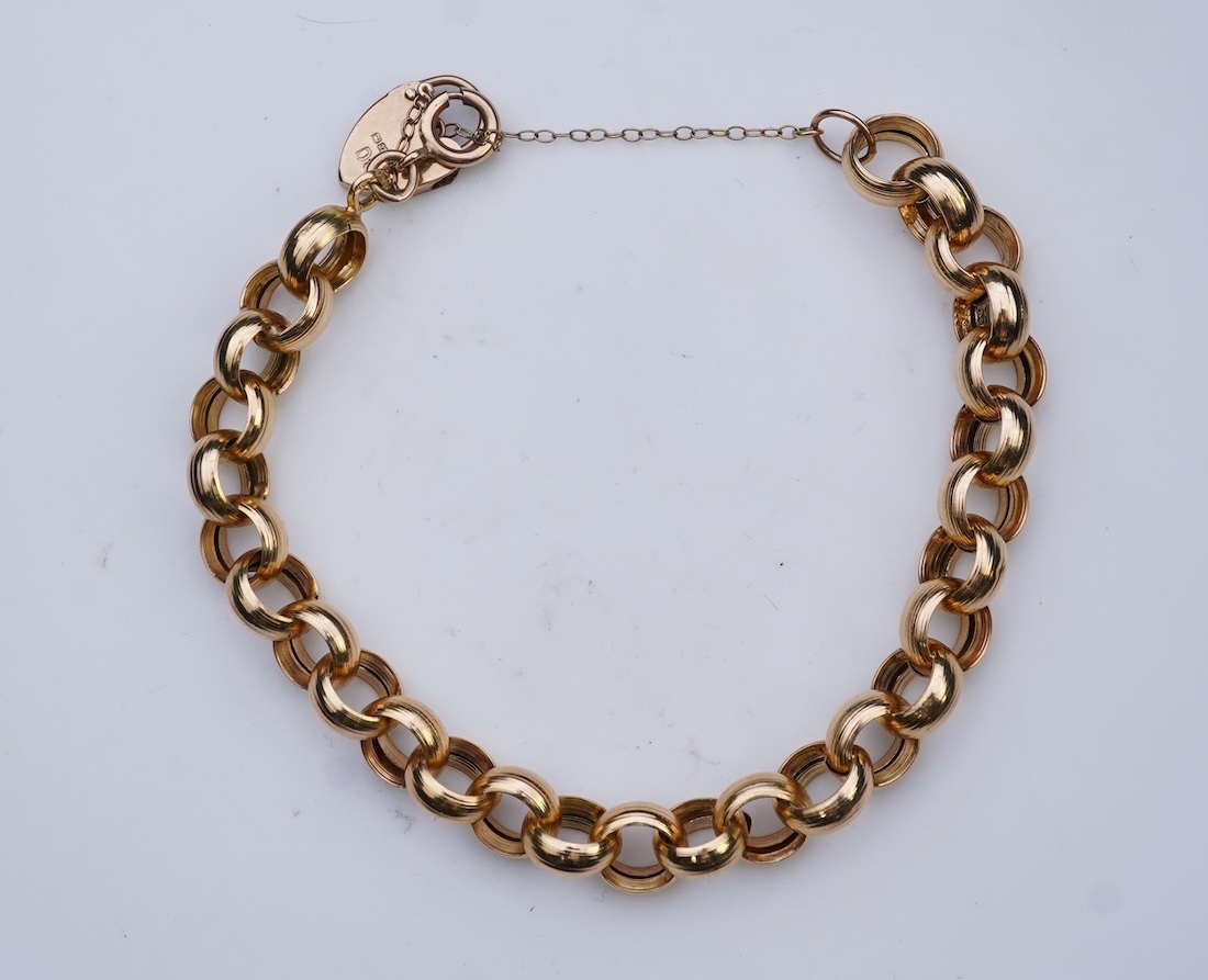An 18ct gold bracelet